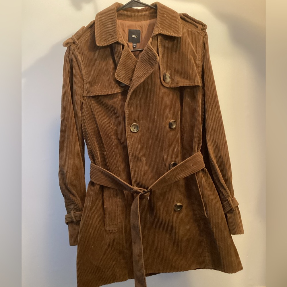 Gap corduroy trenchcoat. Honey brown. Well loved. Missing two buttons.